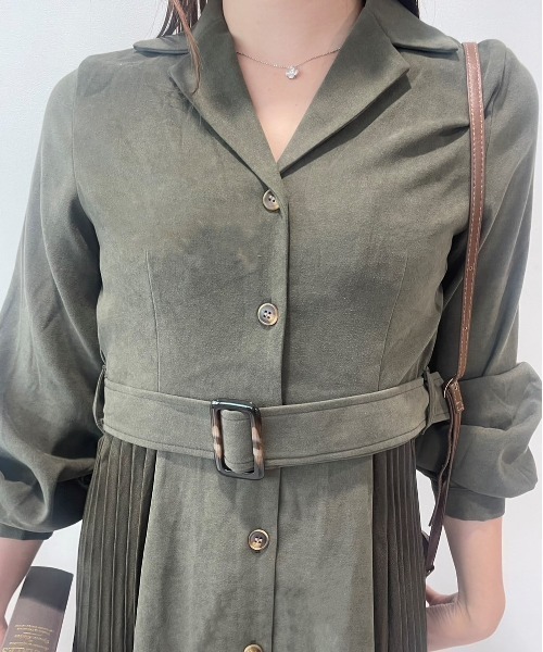 CECIL McBEE(セシルマクビー)の「サイドプリーツ開襟ワンピース(ワンピース・レディース・ブラック/ピンク/モカ/カーキ・MEDIUM)」の19枚目の写真