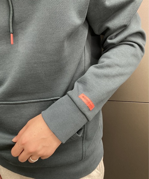 SCOTCH&SODA（スコッチアンドソーダ）の「バックプリントフーディーパーカー【169194】（パーカー・メンズ・ダークグリーン・MEDIUM/LARGE/SMALL）」の6枚目の写真