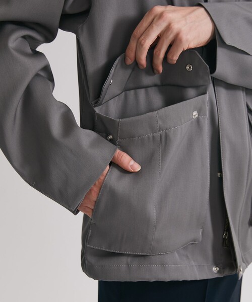 UNITED TOKYO(ユナイテッドトウキョウ)の「HARD GABARDINE BLOUSON(ダウンジャケット/コート・メンズ・ライトグレー/ダークグレー・1/2)」の16枚目の写真