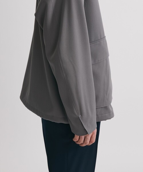 UNITED TOKYO(ユナイテッドトウキョウ)の「HARD GABARDINE BLOUSON(ダウンジャケット/コート・メンズ・ライトグレー/ダークグレー・1/2)」の4枚目の写真
