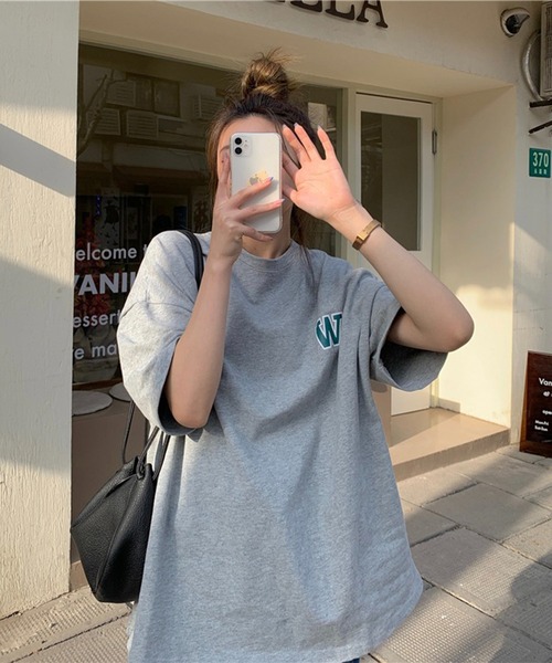 Chaco closet(チャコ クローゼット)の「オーバーサイズエンブレムバックプリントTシャツ(Tシャツ/カットソー・レディース・グレー/ホワイト/ピンク・FREE)」の12枚目の写真