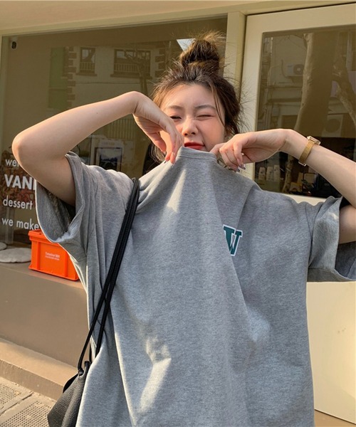 Chaco closet(チャコ クローゼット)の「オーバーサイズエンブレムバックプリントTシャツ(Tシャツ/カットソー・レディース・グレー/ホワイト/ピンク・FREE)」の15枚目の写真