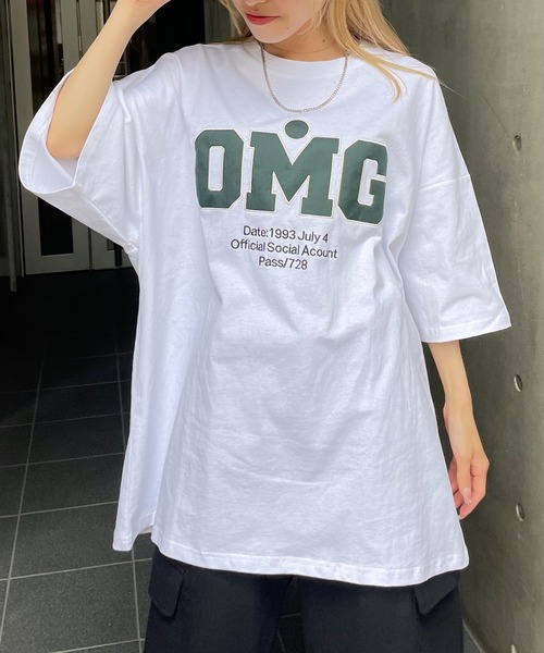 SPINNS（スピンズ）の「【ゆったりシルエット】OMGカレッジロゴ刺繍デザイン 半袖ビッグTシャツ（Tシャツ/カットソー・レディース・ネイビー/ピンク/オフホワイト/ブラック/オートミール・ONESIZE）」の20枚目の写真