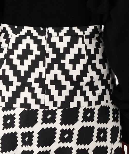 Max Mara（マックスマーラ）の「■展開不可　MaxMara ジオメトリックプリント フレアスカート（スカート・レディース・ブラック系その他・38）」の3枚目の写真