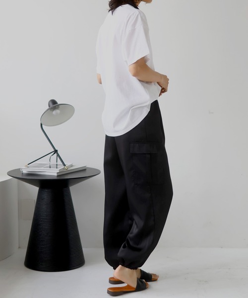 hellam(へラム)の「サテンカーゴパンツ(カーゴパンツ・レディース・アイボリー/ネイビー/グレイッシュベージュ/ブラック・FREE)」の22枚目の写真