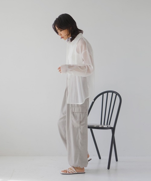 hellam(へラム)の「サテンカーゴパンツ(カーゴパンツ・レディース・アイボリー/ネイビー/グレイッシュベージュ/ブラック・FREE)」の11枚目の写真