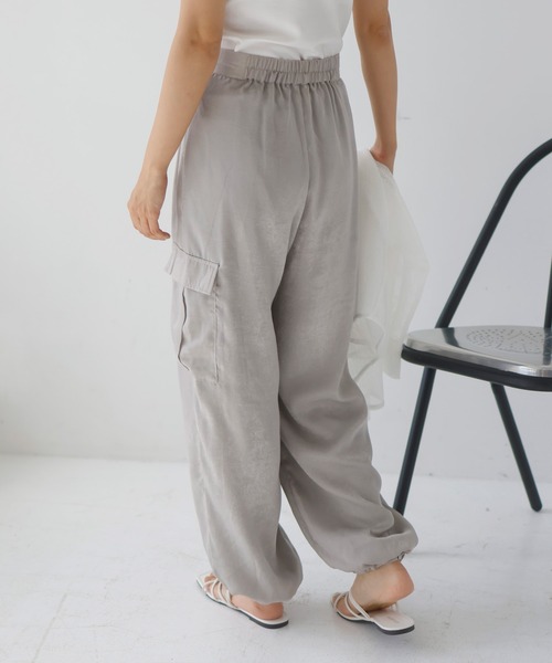 hellam(へラム)の「サテンカーゴパンツ(カーゴパンツ・レディース・アイボリー/ネイビー/グレイッシュベージュ/ブラック・FREE)」の18枚目の写真