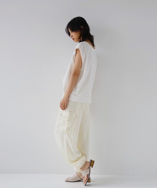 hellam(へラム)の「サテンカーゴパンツ(カーゴパンツ・レディース・アイボリー/ネイビー/グレイッシュベージュ/ブラック・FREE)」の12枚目の写真