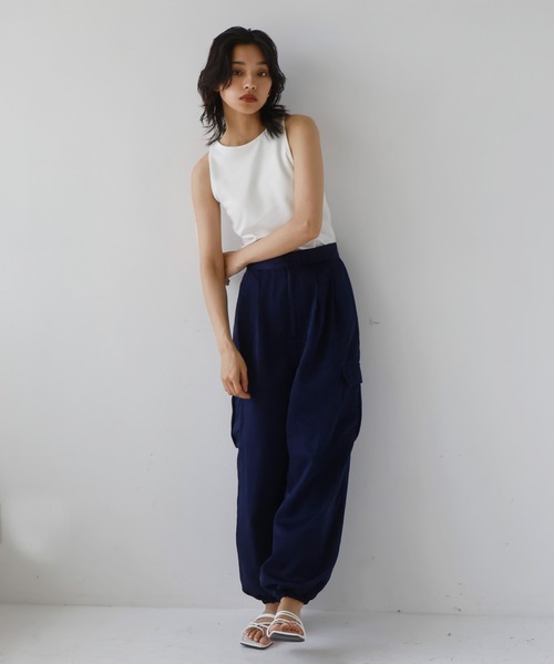 hellam(へラム)の「サテンカーゴパンツ(カーゴパンツ・レディース・アイボリー/ネイビー/グレイッシュベージュ/ブラック・FREE)」の5枚目の写真