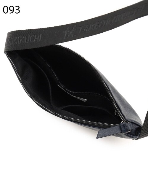 tk.TAKEO KIKUCHI(ティーケータケオキクチ)の「レザー調サコッシュバッグ(ショルダーバッグ・メンズ・ブラック/ブラック系5/ブラック系1/ブラック系/ダークグリーン系/ネイビー/ダークブラウン/ベージュ/ブラック系2・00)」の18枚目の写真