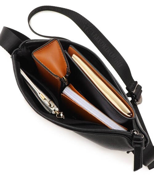 tk.TAKEO KIKUCHI(ティーケータケオキクチ)の「レザー調サコッシュバッグ(ショルダーバッグ・メンズ・ブラック/ブラック系5/ブラック系1/ブラック系/ダークグリーン系/ネイビー/ダークブラウン/ベージュ/ブラック系2・00)」の11枚目の写真