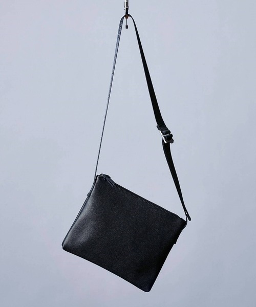 tk.TAKEO KIKUCHI(ティーケータケオキクチ)の「レザー調サコッシュバッグ(ショルダーバッグ・メンズ・ブラック/ブラック系5/ブラック系1/ブラック系/ダークグリーン系/ネイビー/ダークブラウン/ベージュ/ブラック系2・00)」の3枚目の写真