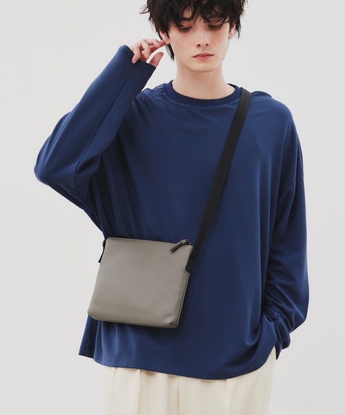 tk.TAKEO KIKUCHI(ティーケータケオキクチ)の「レザー調サコッシュバッグ(ショルダーバッグ・メンズ・ブラック/ブラック系5/ブラック系1/ブラック系/ダークグリーン系/ネイビー/ダークブラウン/ベージュ/ブラック系2・00)」の7枚目の写真