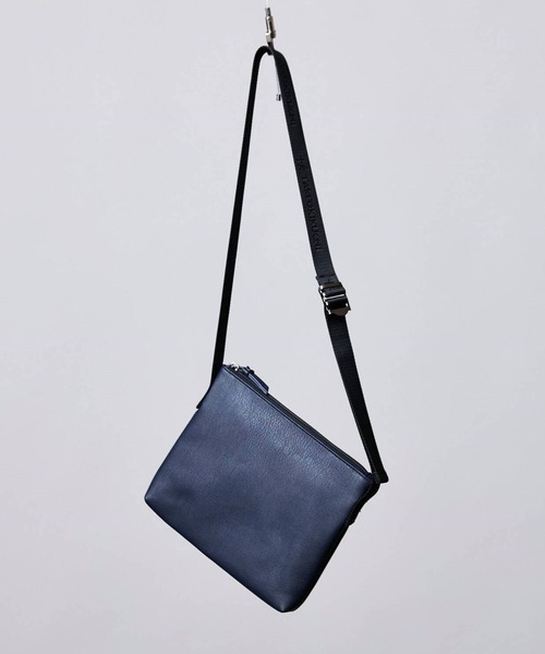 tk.TAKEO KIKUCHI(ティーケータケオキクチ)の「レザー調サコッシュバッグ(ショルダーバッグ・メンズ・ブラック/ブラック系5/ブラック系1/ブラック系/ダークグリーン系/ネイビー/ダークブラウン/ベージュ/ブラック系2・00)」の9枚目の写真