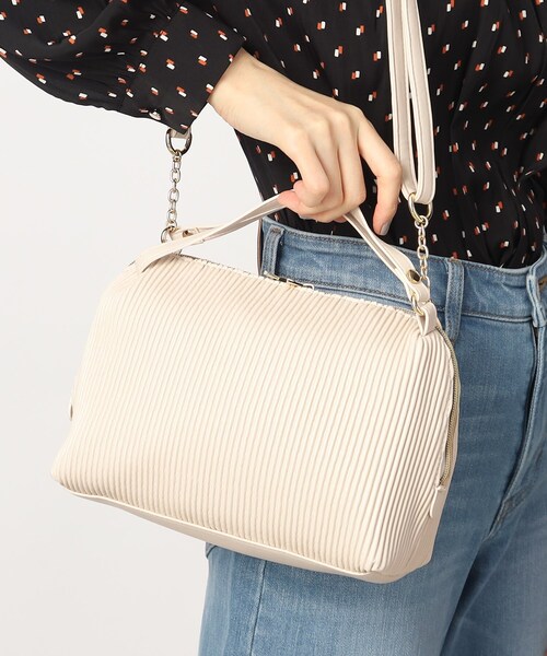 grove（グローブ）の「◆プリーツチェーンショルダー（ショルダーバッグ・レディース・ガンメタ/ライトグレー/アイボリー/ブラック/レッド系1・00）」の2枚目の写真