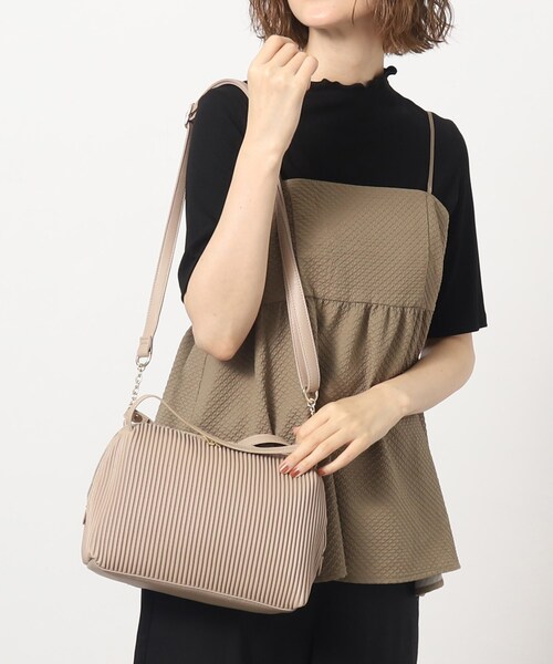 grove（グローブ）の「◆プリーツチェーンショルダー（ショルダーバッグ・レディース・ガンメタ/ライトグレー/アイボリー/ブラック/レッド系1・00）」の4枚目の写真