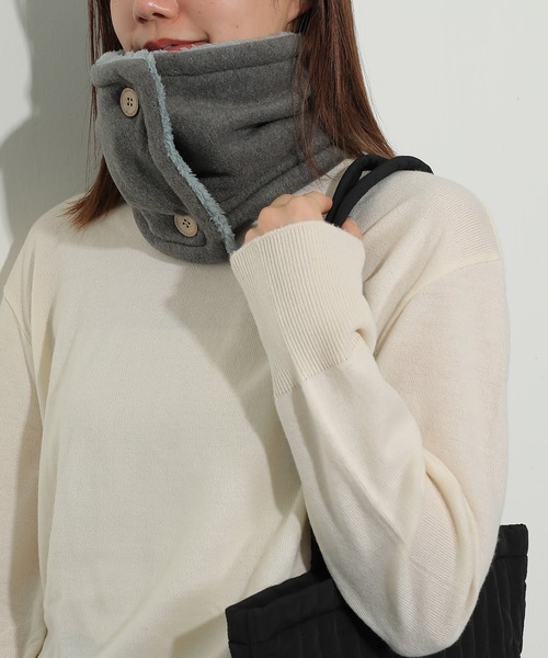 emesuelee（エメスーリー）の「フリース×シープ ボタン付ネックウォーマー（ネックウォーマー/スヌード・レディース・グレー/グレイッシュベージュ/ネイビー・フリー）」の5枚目の写真