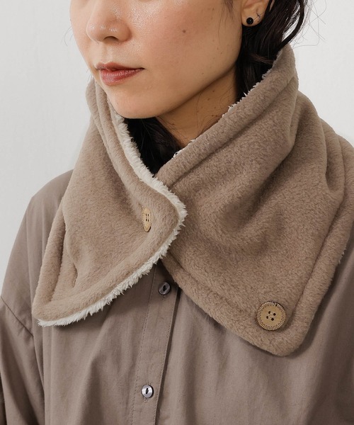 emesuelee（エメスーリー）の「フリース×シープ ボタン付ネックウォーマー（ネックウォーマー/スヌード・レディース・グレー/グレイッシュベージュ/ネイビー・フリー）」の12枚目の写真