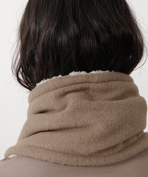 emesuelee（エメスーリー）の「フリース×シープ ボタン付ネックウォーマー（ネックウォーマー/スヌード・レディース・グレー/グレイッシュベージュ/ネイビー・フリー）」の6枚目の写真