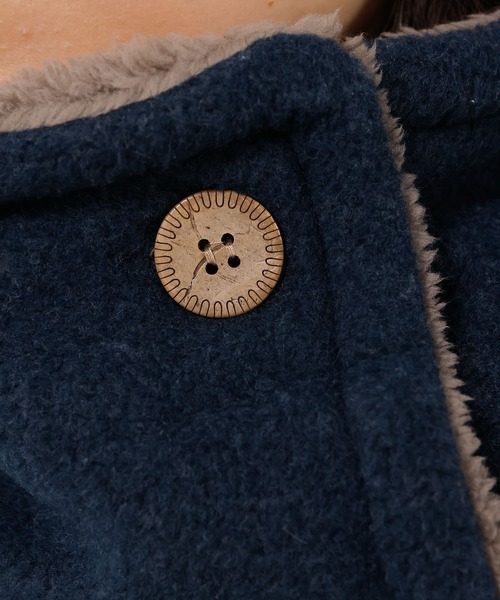 emesuelee（エメスーリー）の「フリース×シープ ボタン付ネックウォーマー（ネックウォーマー/スヌード・レディース・グレー/グレイッシュベージュ/ネイビー・フリー）」の9枚目の写真