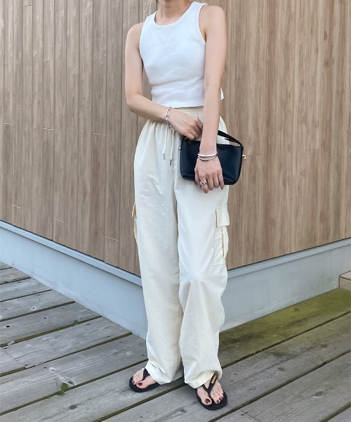 ISOOK(アイスー)の「Straight cargo pants(kiharu select) / カーゴパンツ(カーゴパンツ・レディース・アイボリー/ブラック・FREE)」の4枚目の写真