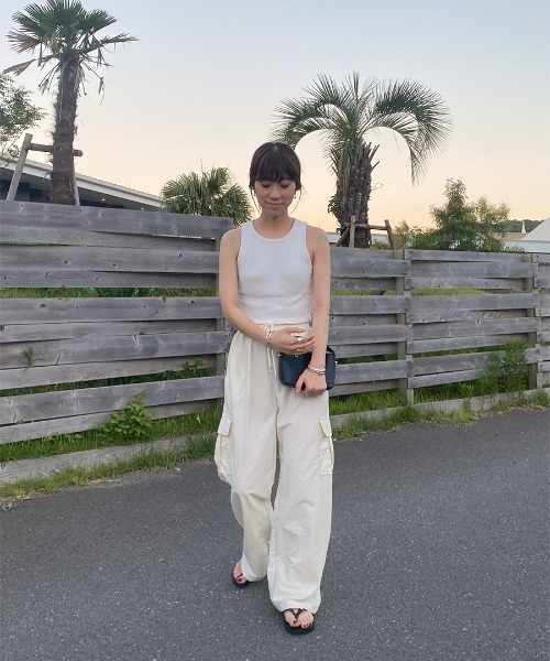 ISOOK(アイスー)の「Straight cargo pants(kiharu select) / カーゴパンツ(カーゴパンツ・レディース・アイボリー/ブラック・FREE)」の5枚目の写真