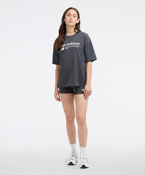 NEW BALANCE(ニューバランス)の「NB Essentials Linear Heritage オーバーサイズ ショートスリーブTシャツ(Tシャツ/カットソー・レディース・モスグリーン/ブラック/ホワイト・X-LARGE/LARGE/SMALL/MEDIUM)」の8枚目の写真