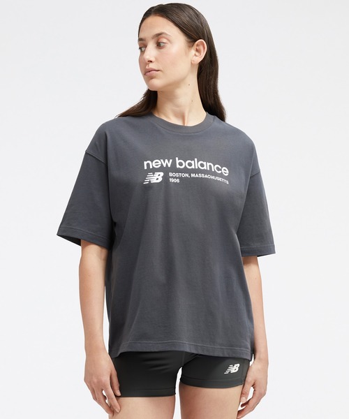 NEW BALANCE(ニューバランス)の「NB Essentials Linear Heritage オーバーサイズ ショートスリーブTシャツ(Tシャツ/カットソー・レディース・モスグリーン/ブラック/ホワイト・X-LARGE/LARGE/SMALL/MEDIUM)」の9枚目の写真