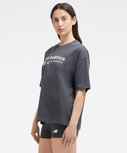 NEW BALANCE(ニューバランス)の「NB Essentials Linear Heritage オーバーサイズ ショートスリーブTシャツ(Tシャツ/カットソー・レディース・モスグリーン/ブラック/ホワイト・X-LARGE/LARGE/SMALL/MEDIUM)」の10枚目の写真
