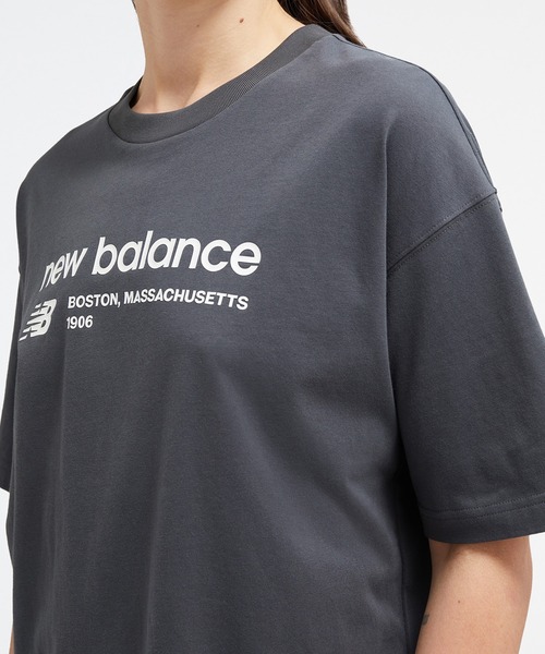 NEW BALANCE(ニューバランス)の「NB Essentials Linear Heritage オーバーサイズ ショートスリーブTシャツ(Tシャツ/カットソー・レディース・モスグリーン/ブラック/ホワイト・X-LARGE/LARGE/SMALL/MEDIUM)」の12枚目の写真