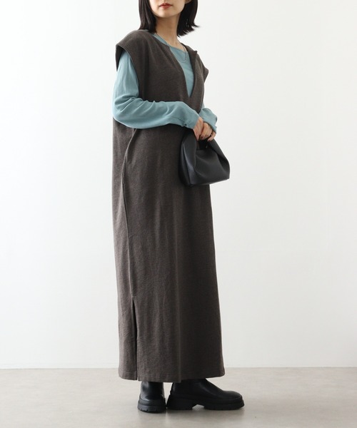 atONE(アットワン)の「atONE キーネックロングワンピース(ワンピース・レディース・キャメル/ブラック/チャコールグレー・4L~5L/M~L/LL~3L)」の3枚目の写真
