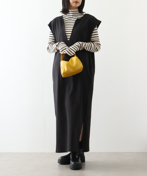 atONE(アットワン)の「atONE キーネックロングワンピース(ワンピース・レディース・キャメル/ブラック/チャコールグレー・4L~5L/M~L/LL~3L)」の2枚目の写真