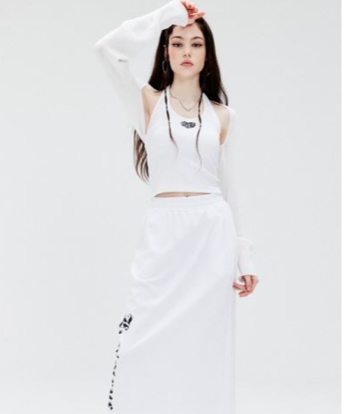 LUVISTRUE(ラヴイズトゥルー)の「SU LOGO HALTER NECK TOP(タンクトップ・レディース・ブラック/ホワイト・FREE)」の3枚目の写真