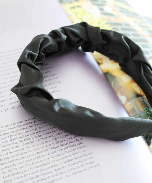 tiny tiny（ティニーティニー）の「ギャザーカチューシャ[tiny tiny(ティニーティニー)]（カチューシャ・レディース・ブラック/ベージュ・0）」の2枚目の写真