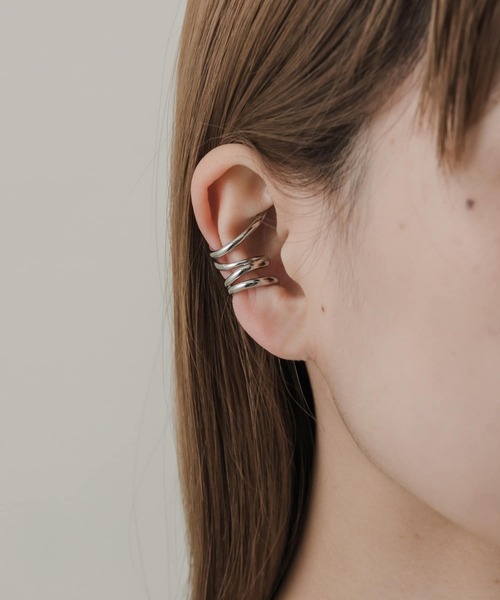 SMELLY（スメリー）の「オーバーラップラインイヤカフ（イヤーカフ・レディース・シルバー・-）」の3枚目の写真