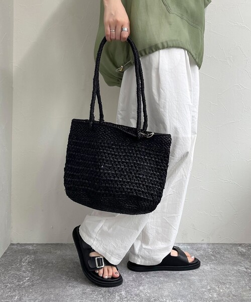 fredy emue（フレディエミュ）の「【IVAHONA/イバオナ】コマ編みラフィアロングハンドルトート（トートバッグ・レディース・ラベンダー/ベージュ/チャコールグレー・FREE）」の2枚目の写真