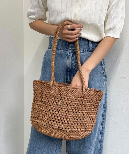 fredy emue（フレディエミュ）の「【IVAHONA/イバオナ】コマ編みラフィアロングハンドルトート（トートバッグ・レディース・ラベンダー/ベージュ/チャコールグレー・FREE）」の4枚目の写真