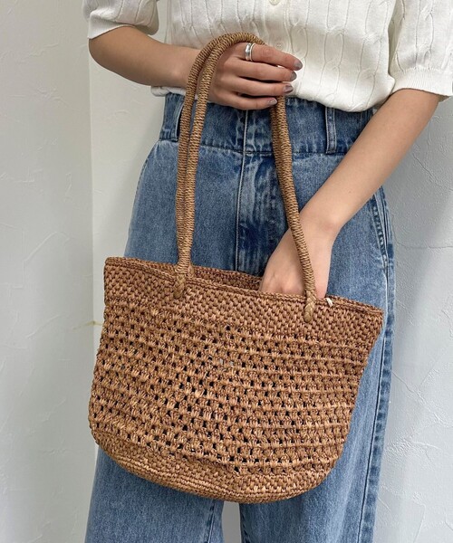 fredy emue（フレディエミュ）の「【IVAHONA/イバオナ】コマ編みラフィアロングハンドルトート（トートバッグ・レディース・ラベンダー/ベージュ/チャコールグレー・FREE）」の6枚目の写真