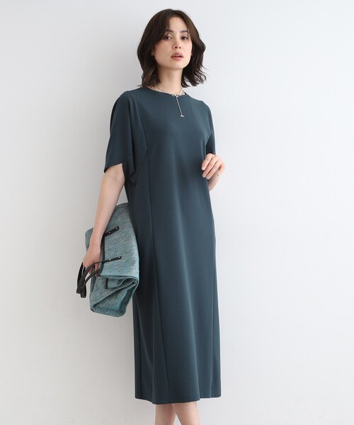 INDIVI（インディヴィ）の「◆【洗える／UVケア】ドルマンスリーブフォルムワンピース（ワンピース・レディース・ブラック/モスグリーン・03/05/13/15 /19/34/38）」の2枚目の写真
