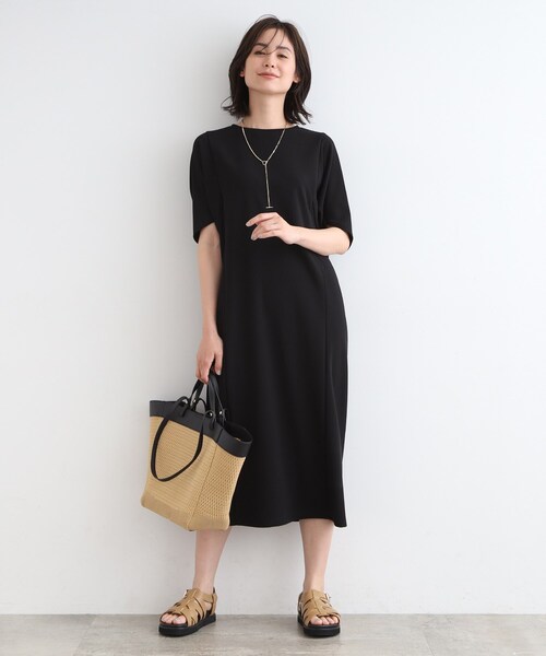 INDIVI（インディヴィ）の「◆【洗える／UVケア】ドルマンスリーブフォルムワンピース（ワンピース・レディース・ブラック/モスグリーン・03/05/13/15 /19/34/38）」の12枚目の写真