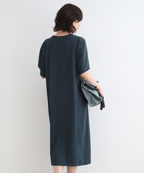 INDIVI（インディヴィ）の「◆【洗える／UVケア】ドルマンスリーブフォルムワンピース（ワンピース・レディース・ブラック/モスグリーン・03/05/13/15 /19/34/38）」の16枚目の写真