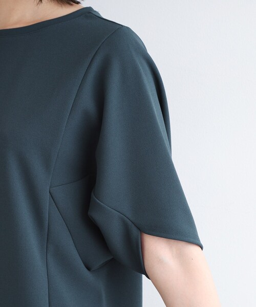 INDIVI（インディヴィ）の「◆【洗える／UVケア】ドルマンスリーブフォルムワンピース（ワンピース・レディース・ブラック/モスグリーン・03/05/13/15 /19/34/38）」の5枚目の写真