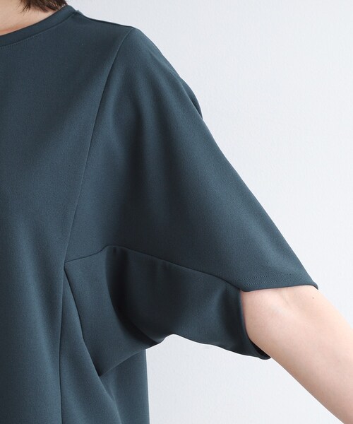 INDIVI（インディヴィ）の「◆【洗える／UVケア】ドルマンスリーブフォルムワンピース（ワンピース・レディース・ブラック/モスグリーン・03/05/13/15 /19/34/38）」の6枚目の写真