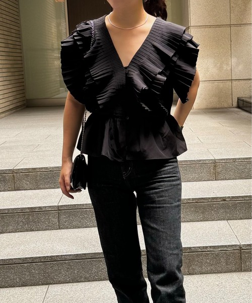 I_am（アイアム）の「shoulder pleats frill blouse / ショルダー