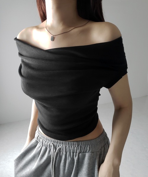 me+em select(ミームセレクト)の「※※【 2color 】オフショルギャザーノースリーブトップス / off shoulder gather nosleeve tops(Tシャツ/カットソー・レディース・ブラック/アイボリー・FREE)」の21枚目の写真