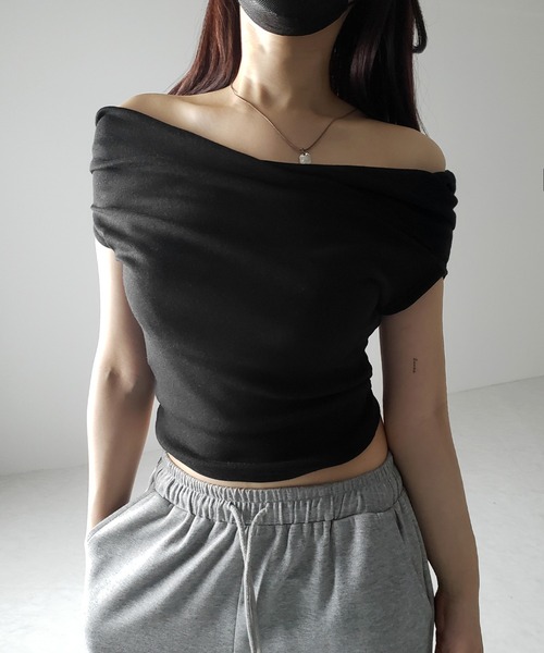 me+em select(ミームセレクト)の「※※【 2color 】オフショルギャザーノースリーブトップス / off shoulder gather nosleeve tops(Tシャツ/カットソー・レディース・ブラック/アイボリー・FREE)」の18枚目の写真