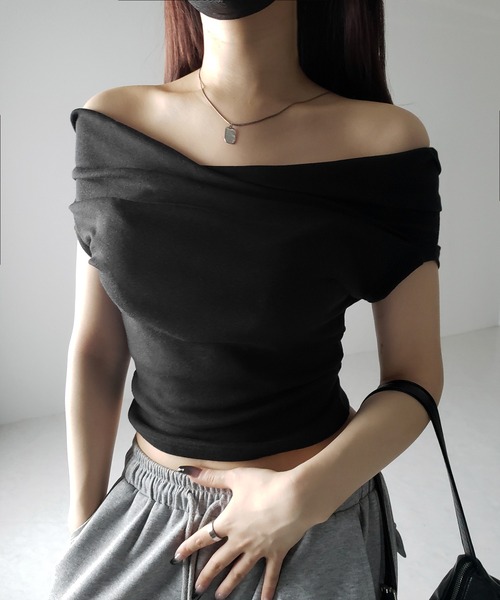 me+em select(ミームセレクト)の「※※【 2color 】オフショルギャザーノースリーブトップス / off shoulder gather nosleeve tops(Tシャツ/カットソー・レディース・ブラック/アイボリー・FREE)」の17枚目の写真