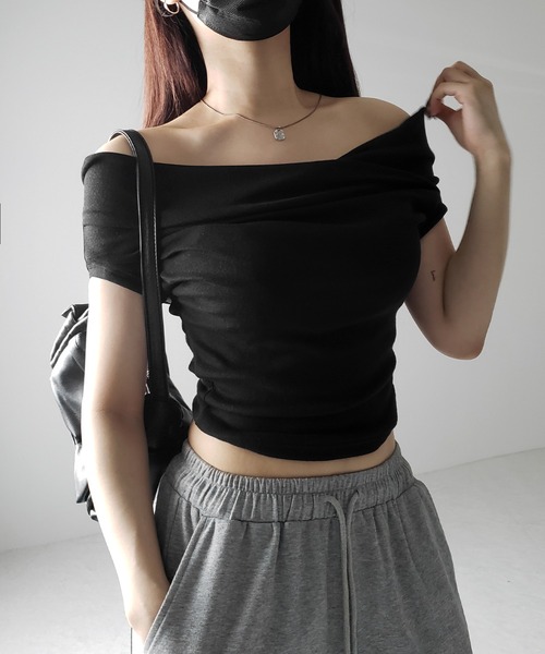 me+em select(ミームセレクト)の「※※【 2color 】オフショルギャザーノースリーブトップス / off shoulder gather nosleeve tops(Tシャツ/カットソー・レディース・ブラック/アイボリー・FREE)」の15枚目の写真