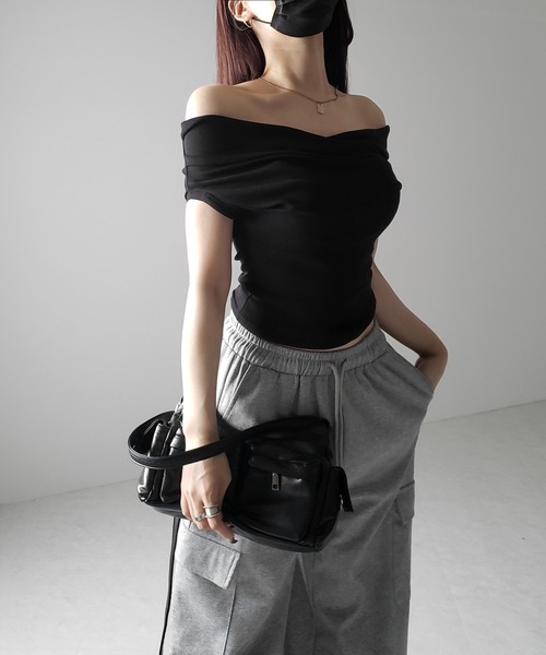 me+em select(ミームセレクト)の「※※【 2color 】オフショルギャザーノースリーブトップス / off shoulder gather nosleeve tops(Tシャツ/カットソー・レディース・ブラック/アイボリー・FREE)」の14枚目の写真