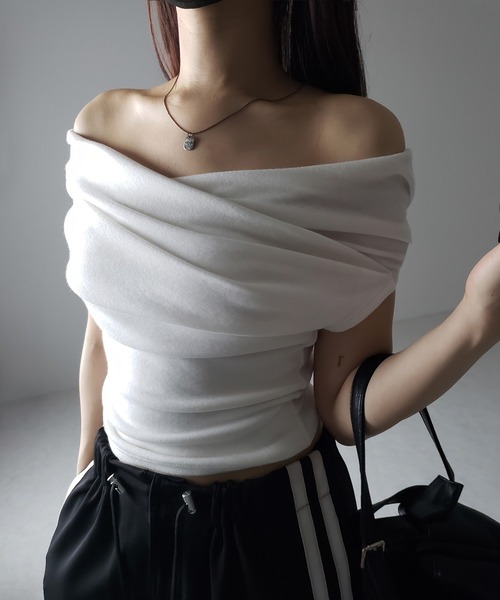 me+em select(ミームセレクト)の「※※【 2color 】オフショルギャザーノースリーブトップス / off shoulder gather nosleeve tops(Tシャツ/カットソー・レディース・ブラック/アイボリー・FREE)」の9枚目の写真